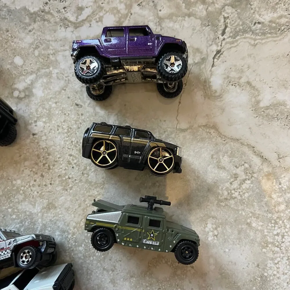 Matchbox & Hot Wheels Diecast Trucks Kombi Hummer Lot of 18 Vehicles